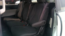 2022 Kia Carnival LX FWD