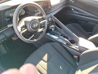 2024 Hyundai Elantra Essential IVT