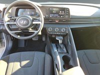 2024 Hyundai Elantra Essential IVT