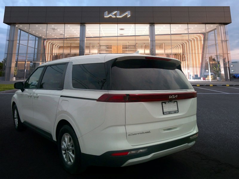 2022 Kia Carnival LX FWD