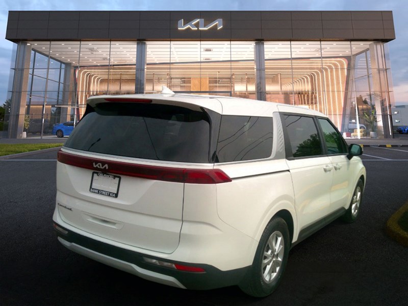 2022 Kia Carnival LX FWD
