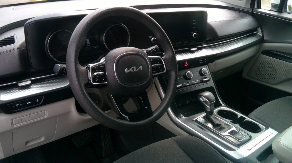 2022 Kia Carnival LX FWD