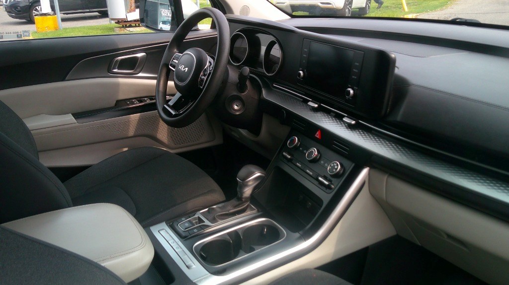 2022 Kia Carnival LX FWD