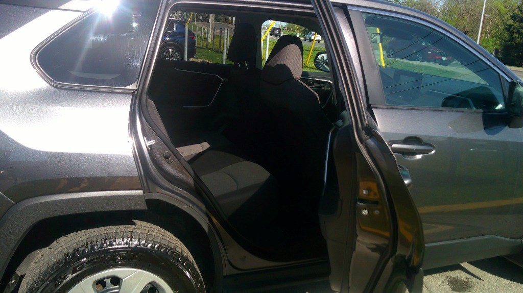2022 Toyota RAV4 LE FWD
