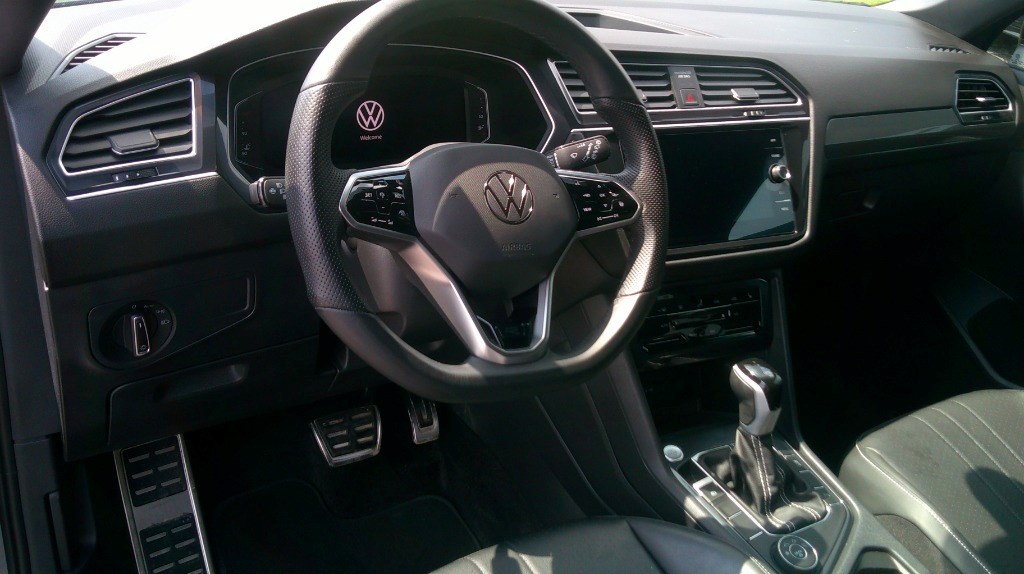2024 Volkswagen Tiguan Comfortline R-Line Black Edition 4MOTION