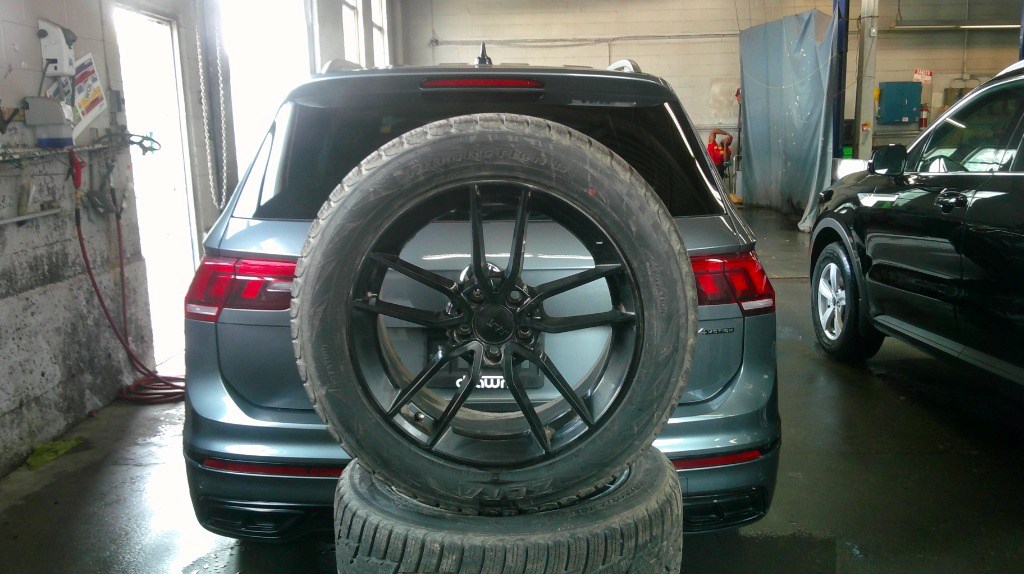 2024 Volkswagen Tiguan Comfortline R-Line Black Edition 4MOTION