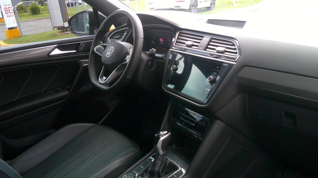 2024 Volkswagen Tiguan Comfortline R-Line Black Edition 4MOTION