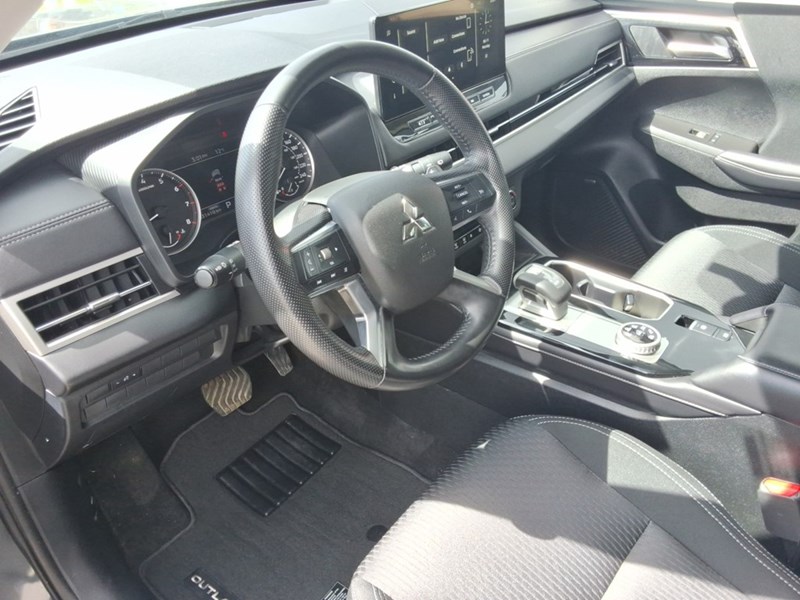2025 Mitsubishi Outlander ES S-AWC