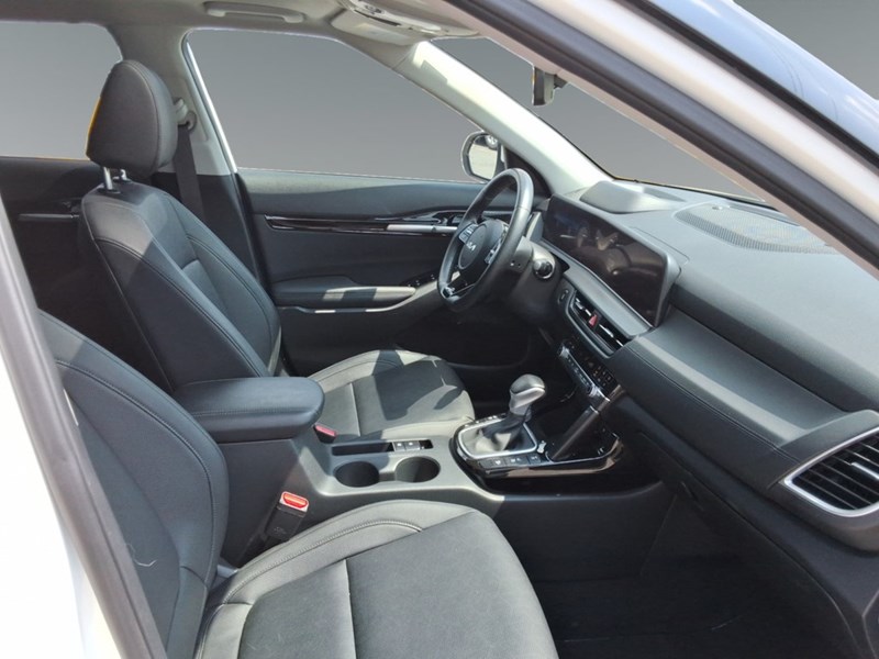 2024 Kia Seltos SX AWD w/Black Interior