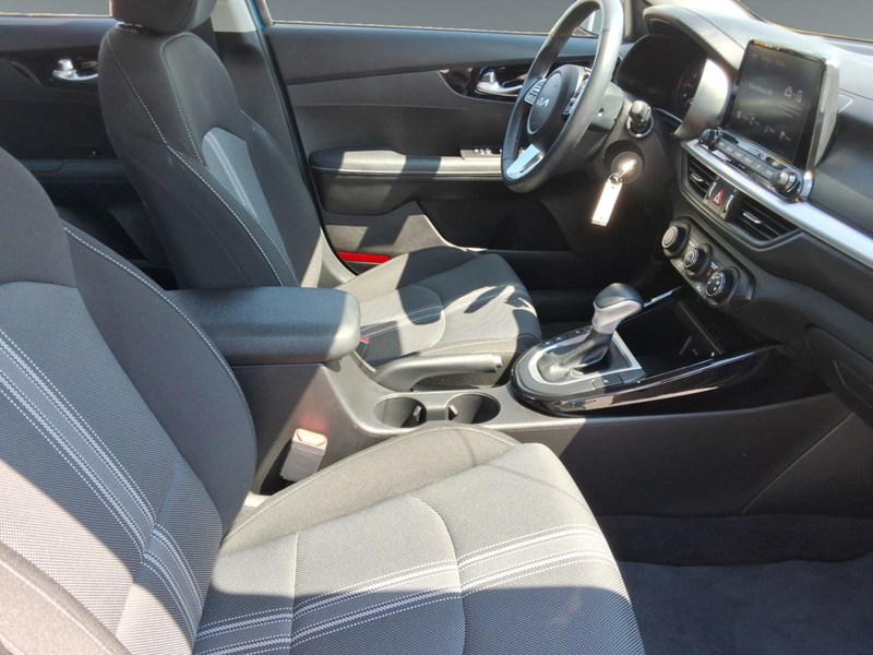 2023 Kia Forte EX IVT