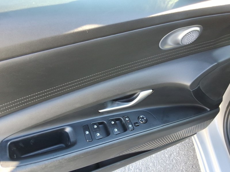 2024 Hyundai Elantra Essential IVT