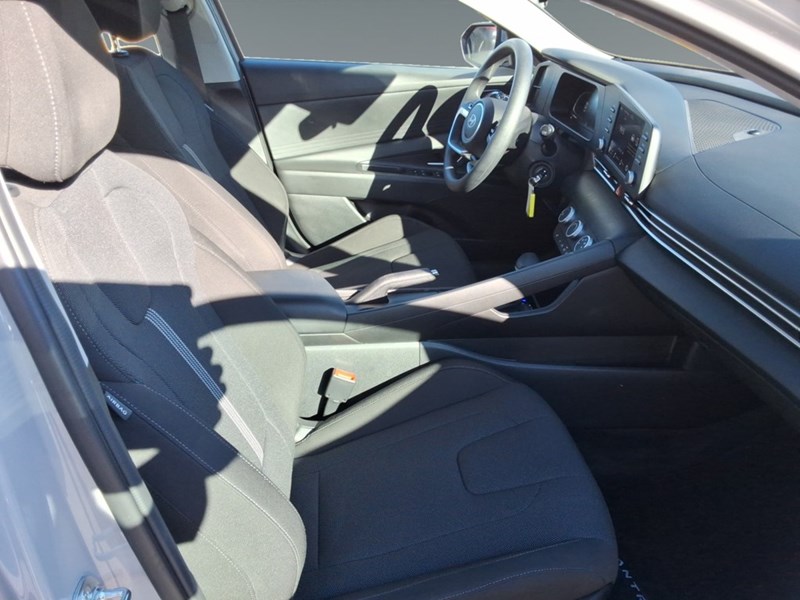 2024 Hyundai Elantra Essential IVT