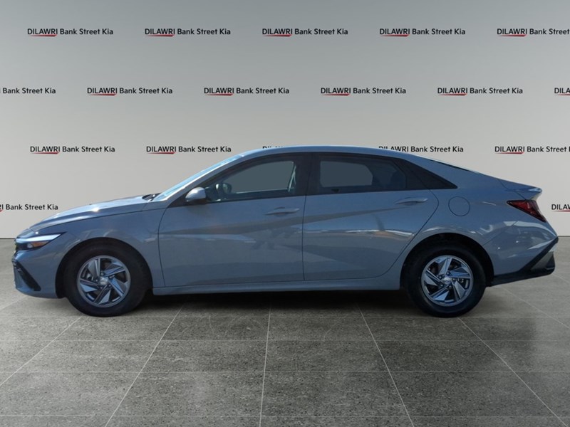 2024 Hyundai Elantra Essential IVT