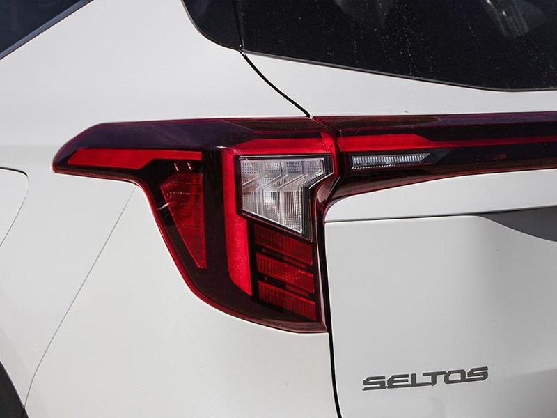 2026 Kia Seltos SX AWD w/Brown Interior