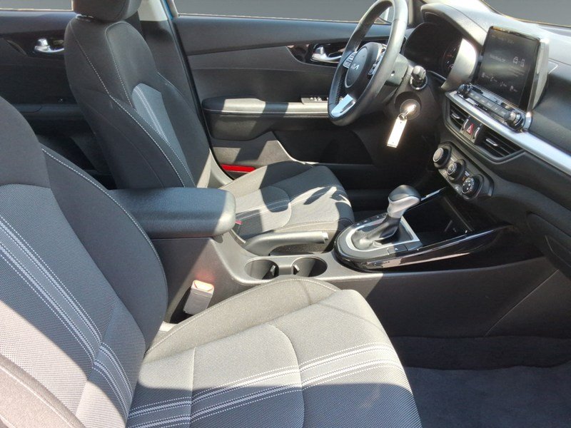 2023 Kia Forte EX IVT