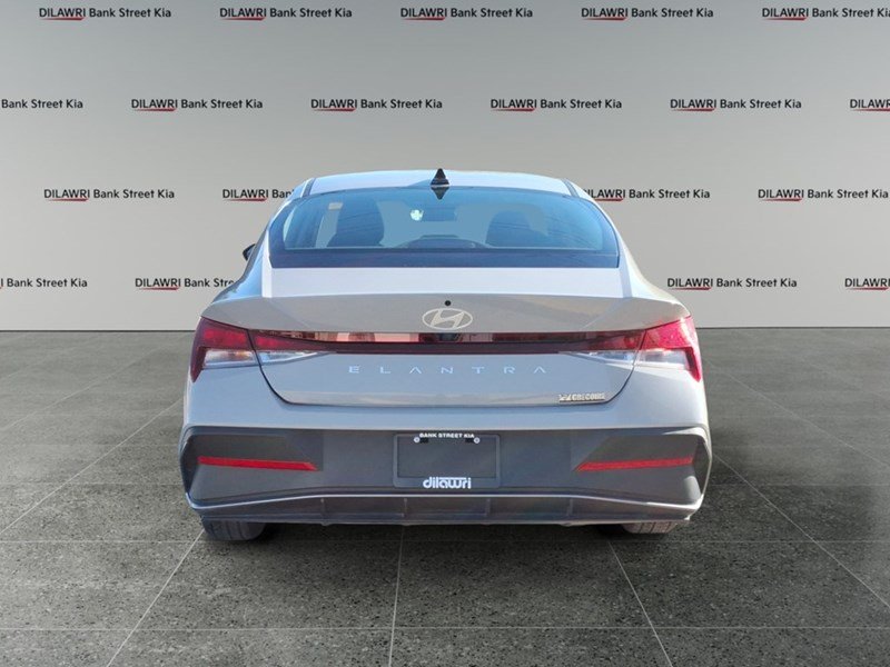 2024 Hyundai Elantra Essential IVT