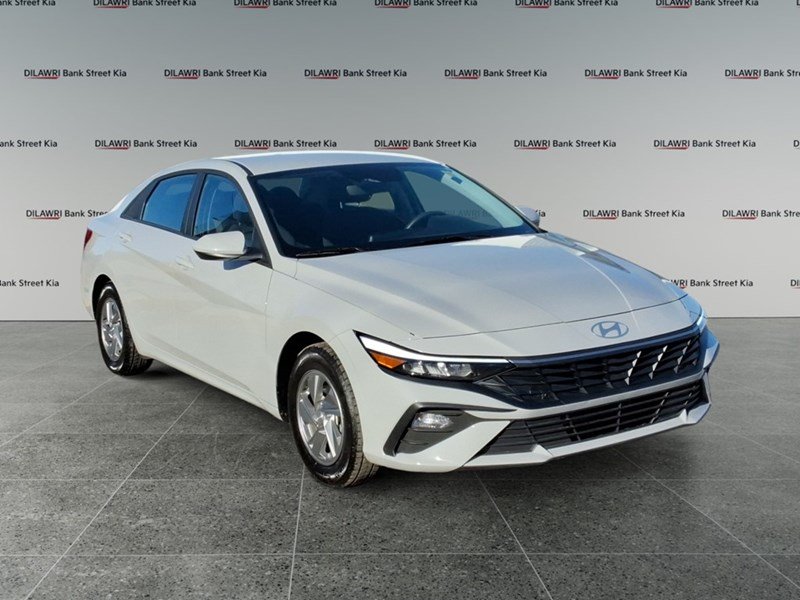 2024 Hyundai Elantra Essential IVT