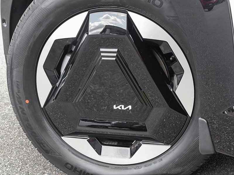2026 Kia EV9 Land w/Premium Package AWD