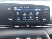 2024 Hyundai Elantra Essential IVT