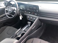 2024 Hyundai Elantra Essential IVT