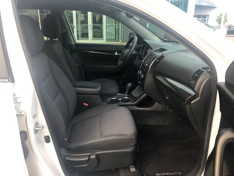 2013 Kia Sorento AWD V6 LX | 2 Sets of Wheels Included!