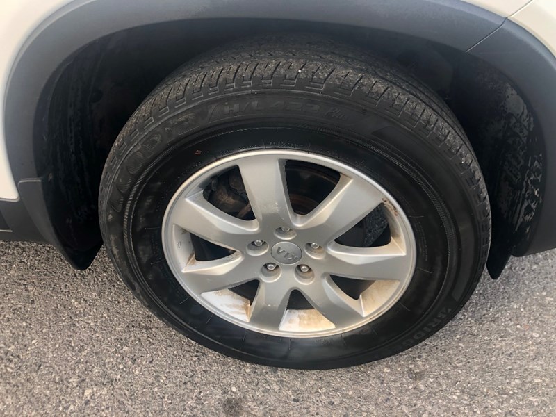 2013 Kia Sorento AWD V6 LX | 2 Sets of Wheels Included!