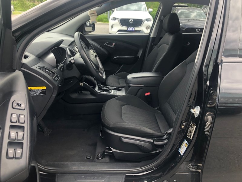 2014 Hyundai Tucson GL - 2 Sets of Wheels Included!