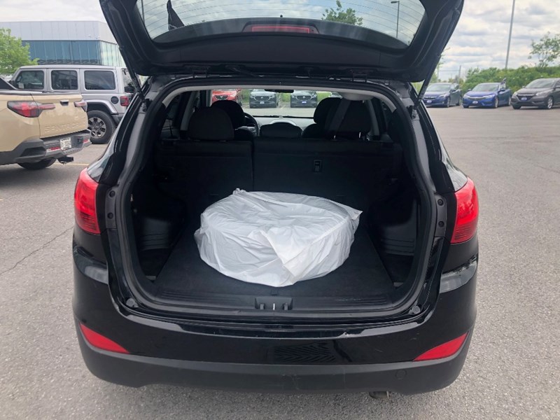 2014 Hyundai Tucson GL - 2 Sets of Wheels Included!
