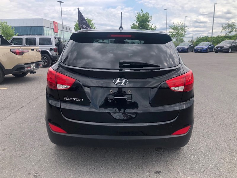 2014 Hyundai Tucson GL - 2 Sets of Wheels Included!