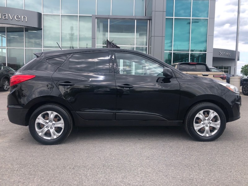 2014 Hyundai Tucson GL - 2 Sets of Wheels Included!