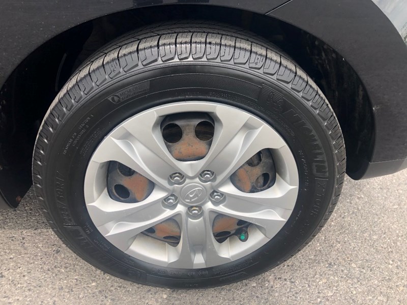 2014 Hyundai Tucson GL - 2 Sets of Wheels Included!