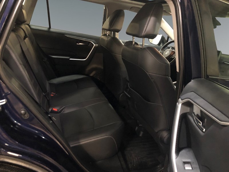 2019 Toyota RAV4 AWD XLE Premium | Leather & Sunroof