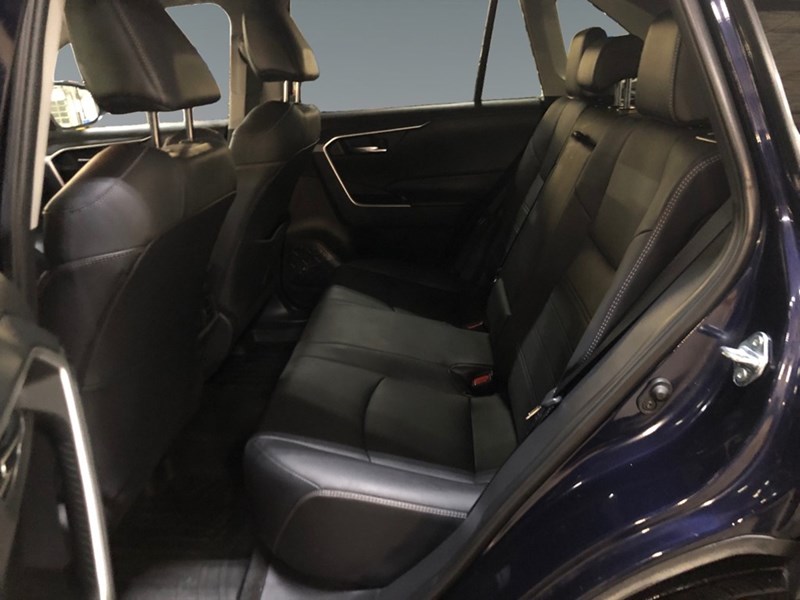 2019 Toyota RAV4 AWD XLE Premium | Leather & Sunroof