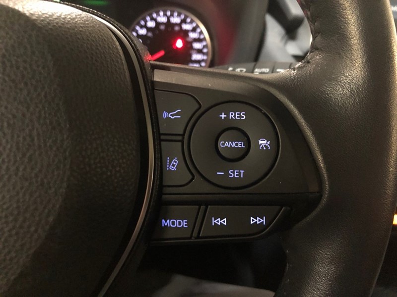 2019 Toyota RAV4 AWD XLE Premium | Leather & Sunroof