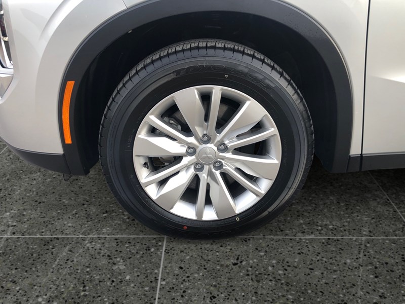 2025 Mitsubishi Outlander ES S-AWC