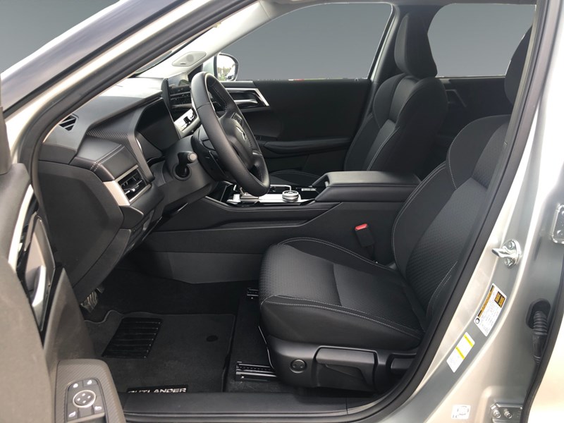 2025 Mitsubishi Outlander ES S-AWC