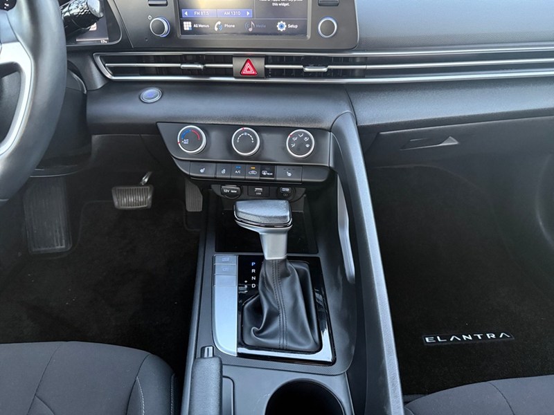 2022 Hyundai Elantra Preferred IVT