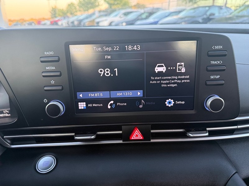 2022 Hyundai Elantra Preferred IVT