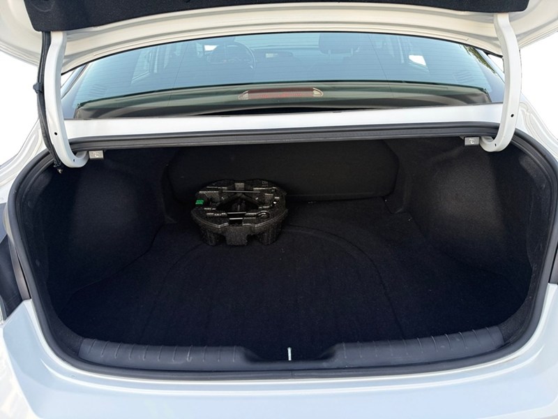 2022 Hyundai Elantra Preferred IVT