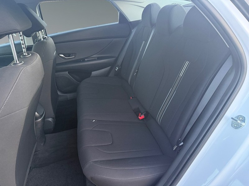 2022 Hyundai Elantra Preferred IVT