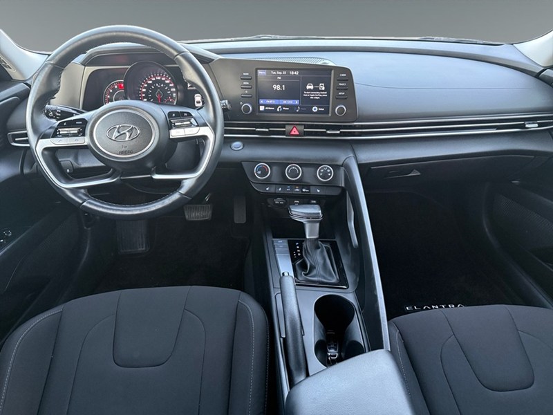 2022 Hyundai Elantra Preferred IVT