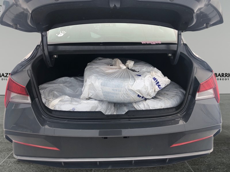 2024 Hyundai Elantra Essential IVT