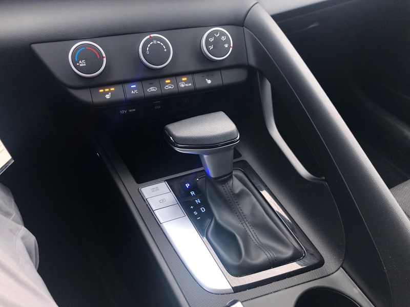 2024 Hyundai Elantra Essential IVT