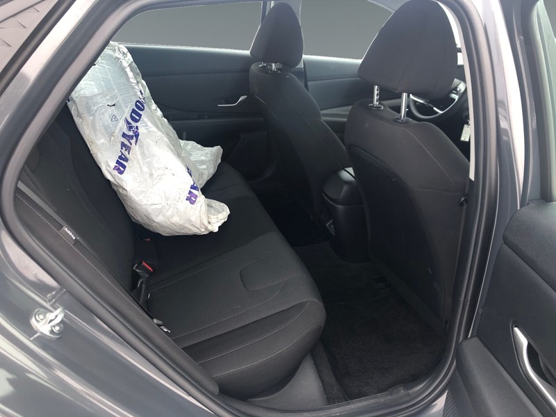 2024 Hyundai Elantra Essential IVT