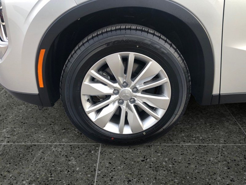 2025 Mitsubishi Outlander ES S-AWC | 7-Passenger