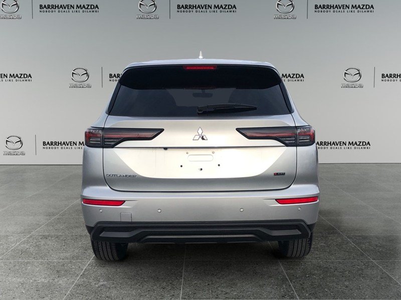 2025 Mitsubishi Outlander ES S-AWC | 7-Passenger