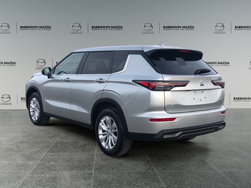 2025 Mitsubishi Outlander ES S-AWC | 7-Passenger