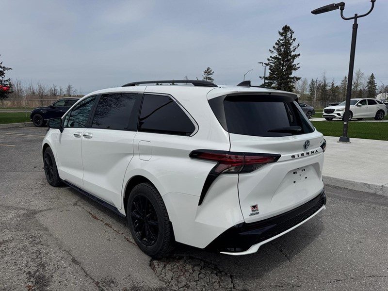 2022 Toyota Sienna Limited 7-Passenger