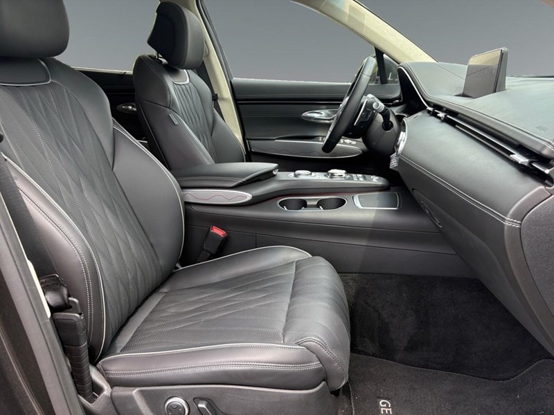 2025 Genesis GV70 2.5T Prestige