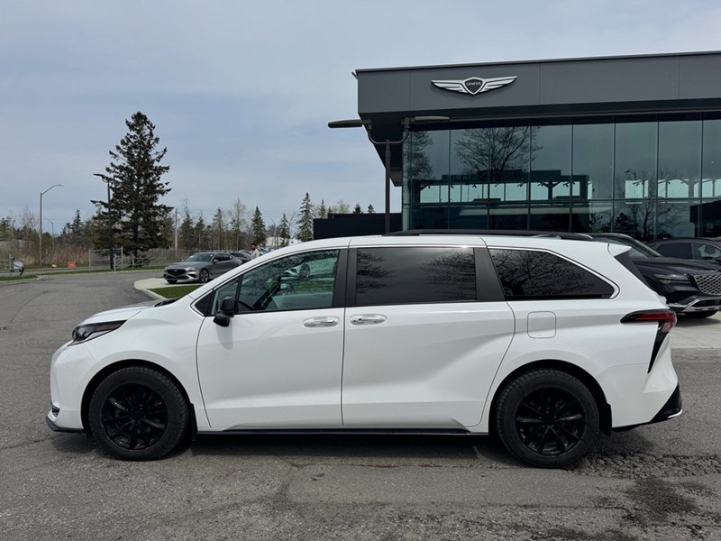 2022 Toyota Sienna Limited 7-Passenger